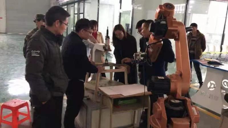 我院机械工程系教师来到江西赣州光华职业技术学校交流学? onmousewheel=